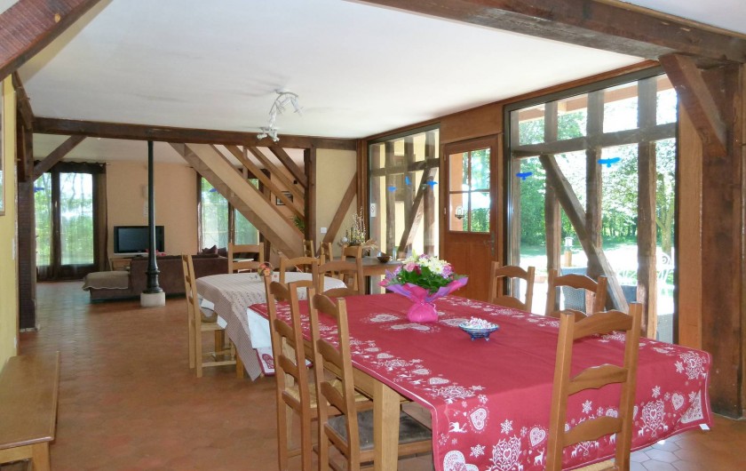 Location de vacances - Gîte à Outines - Vaste salle de séjour et de vie de 80 m² très lumineuse avec ses larges baies