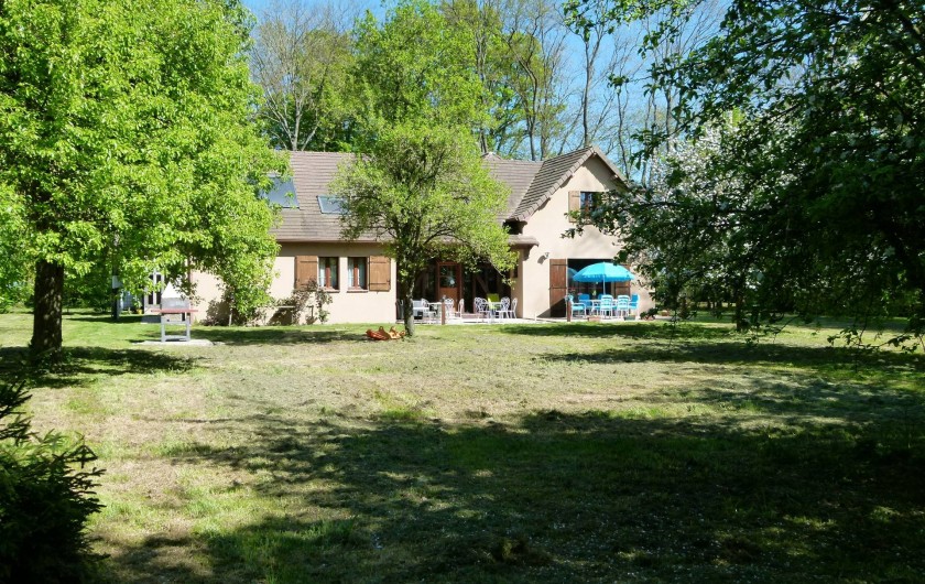 Location de vacances - Gîte à Outines - Vaste parc boisé et jardin de 1 ha
