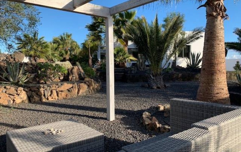Location de vacances - Villa à Lajares - coin apero jardin