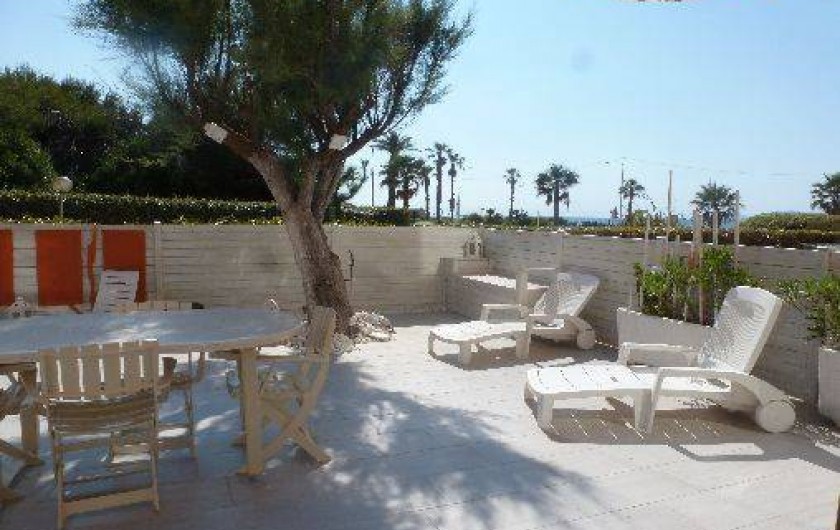 Location de vacances - Appartement à Six-Fours-les-Plages - La terrasse coté mer