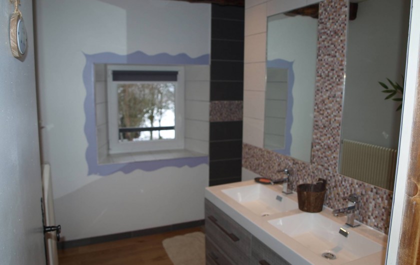 Location de vacances - Gîte à Corcieux - Salle de bain à l'étage