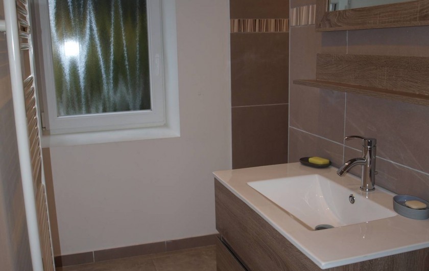 Location de vacances - Gîte à Corcieux - La SdB au RdC