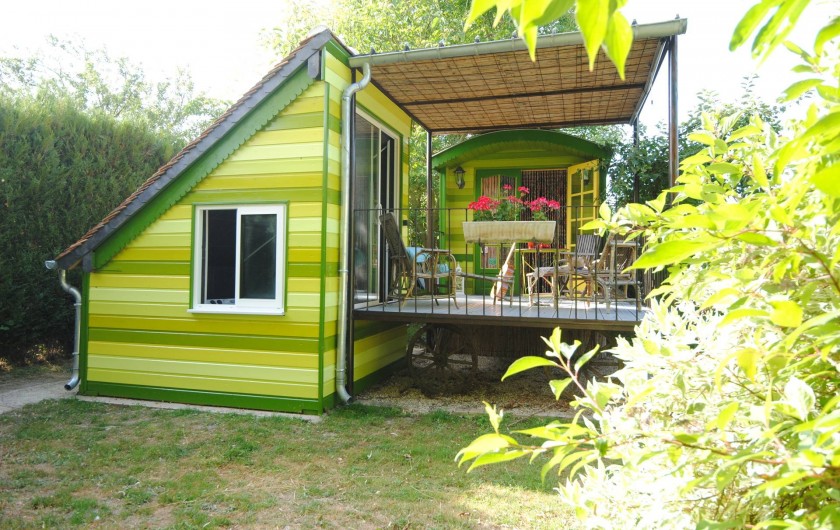 Location de vacances - Chambre d'hôtes à Marchais - Roulotte avec spa privatif