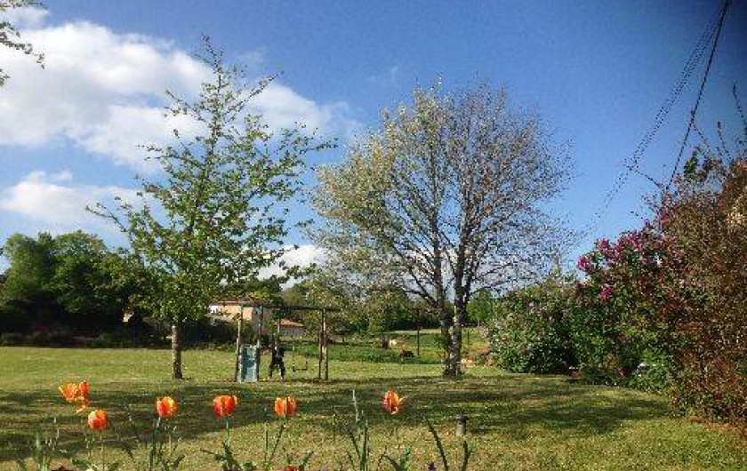 Location de vacances - Gîte à Corgnac-sur-l'Isle - Vue du pré avec portique