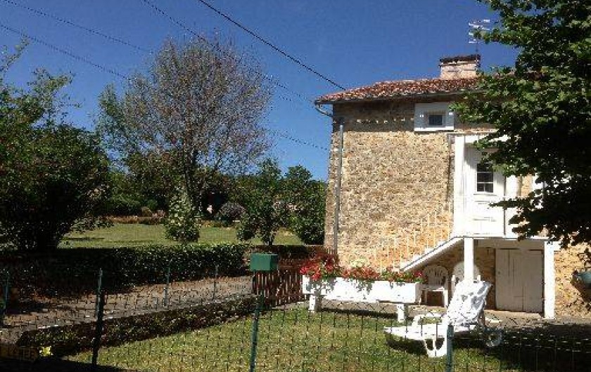 Location de vacances - Gîte à Corgnac-sur-l'Isle - petit jardin clôturé devant le gite