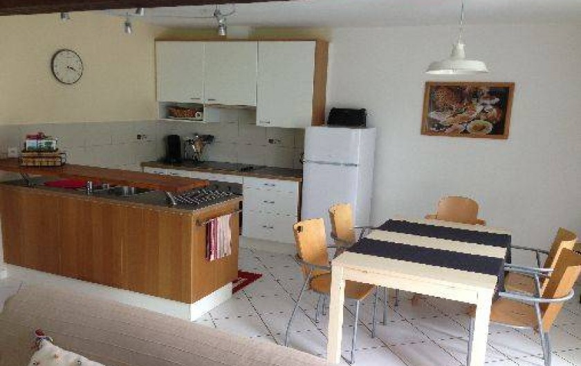 Location de vacances - Gîte à Corgnac-sur-l'Isle - coin cuisine / salle à manger