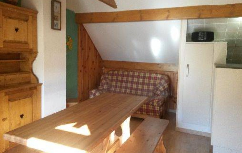 Location de vacances - Appartement à Thônes - la pièce à vivre sous un autre angle