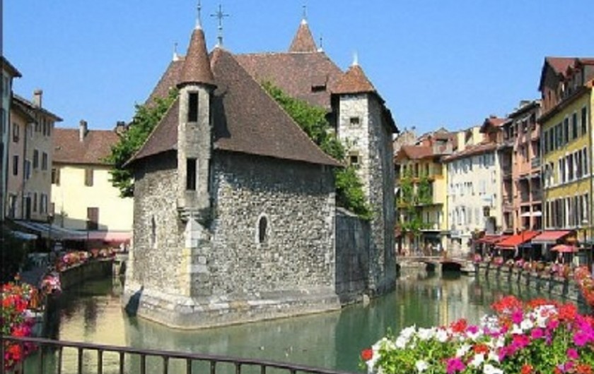 Location de vacances - Appartement à Thônes - Annecy et ses veilles prisons à 15 km de la location