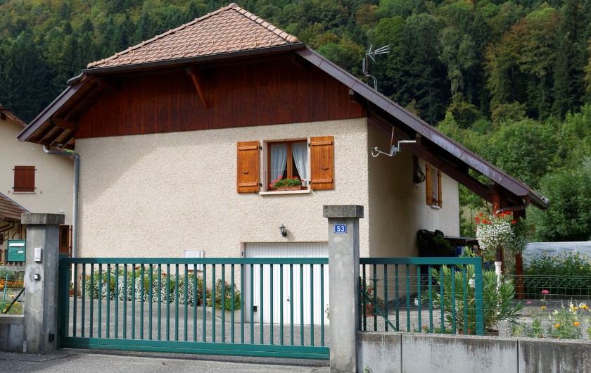 Location de vacances - Appartement à Thônes - La villa entièrement close et  un abri voiture qui vous est réservé