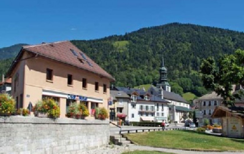 Location de vacances - Appartement à Thônes - A 600 m, le village de Thônes , ses commerces et toutes ses commodités