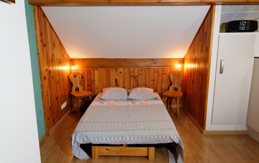 Location de vacances - Appartement à Thônes - La pièce à vivre avec son couchage 2 places
