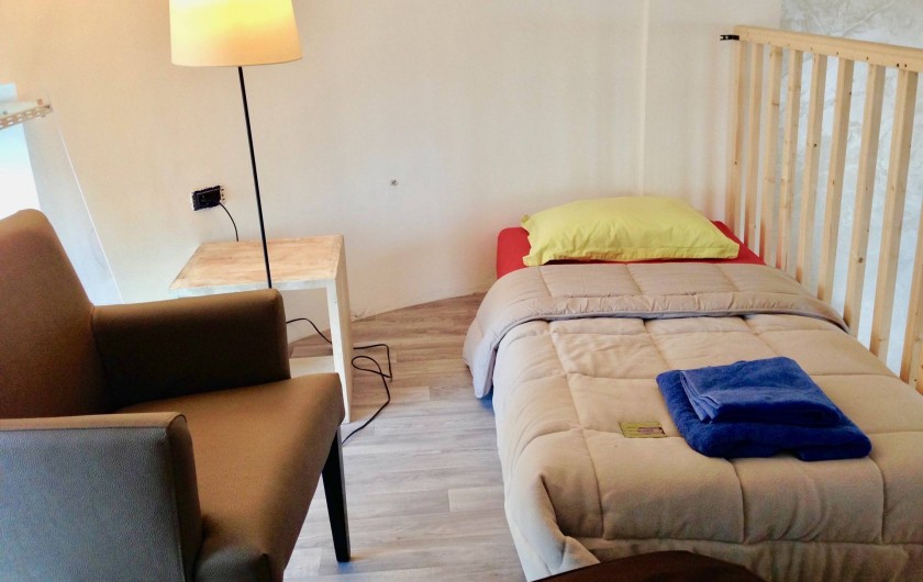Location de vacances - Appartement à Monaco-Ville - lit ds la chambre du haut ds la mezzanine