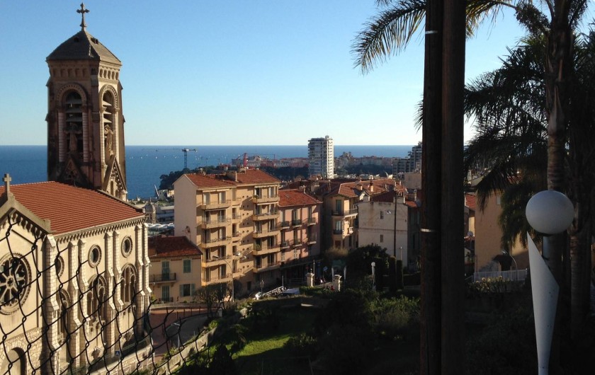 Location de vacances - Appartement à Monaco-Ville - la vue de la maison vers Monaco et l'église St Joseph de Beausoleil