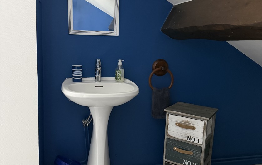Location de vacances - Villa à Blonville-sur-Mer - Le coin lavabo dans la chambre