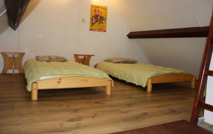 Location de vacances - Chalet à Saint-Hilaire - chambre mansardée