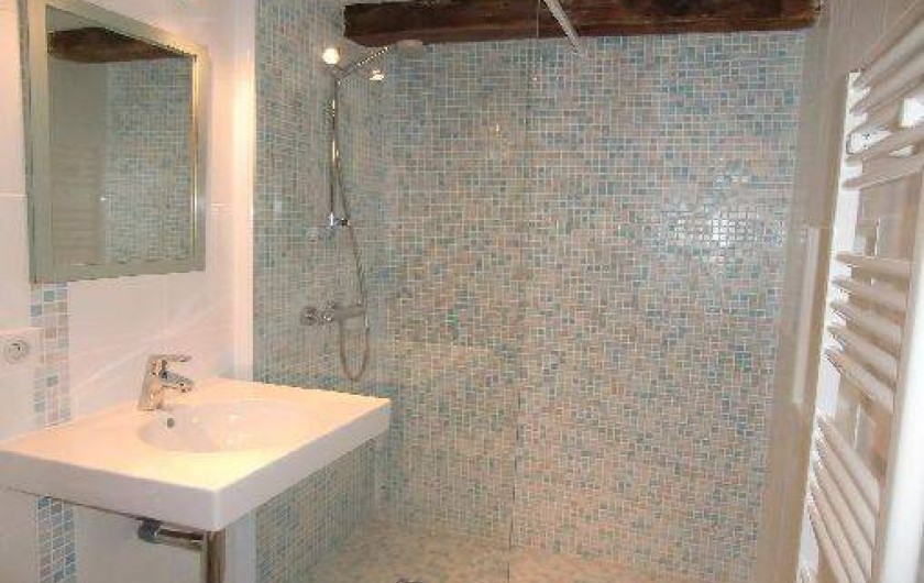 Location de vacances - Maison - Villa à Roumegoux - Salle de bain douche à l'italienne