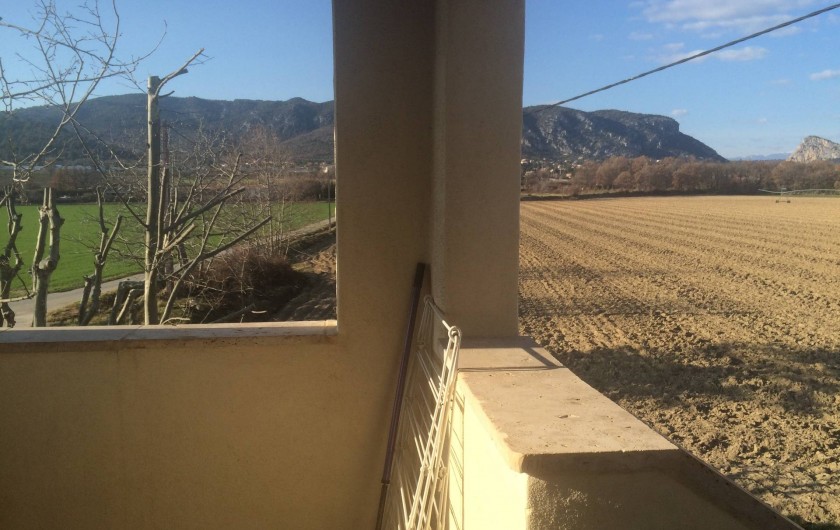 Location de vacances - Appartement à Manosque - La vue de la terrasse du gîte.