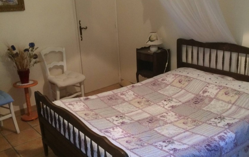 La chambre avec couchage double + lit d'enfant.