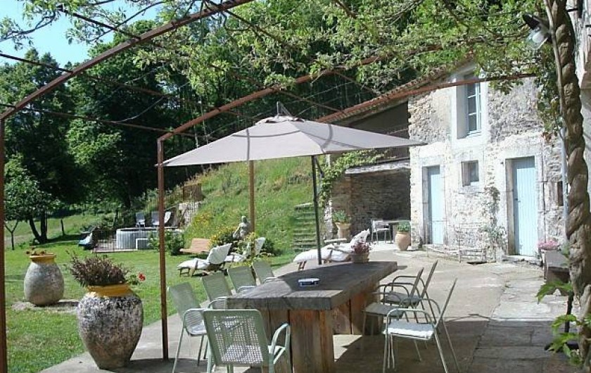 Location de vacances - Mas à Courniou - la terrasse