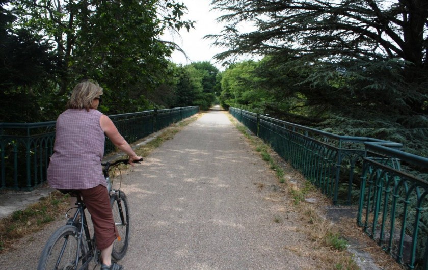 Location de vacances - Mas à Courniou - la voie verte "Passa païs"