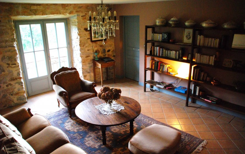 Location de vacances - Mas à Courniou - un salon