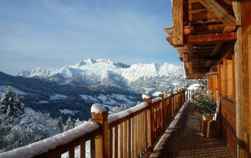 Location de vacances - Chalet à Manigod - Vue sur la Tournette depuis le balcon sud