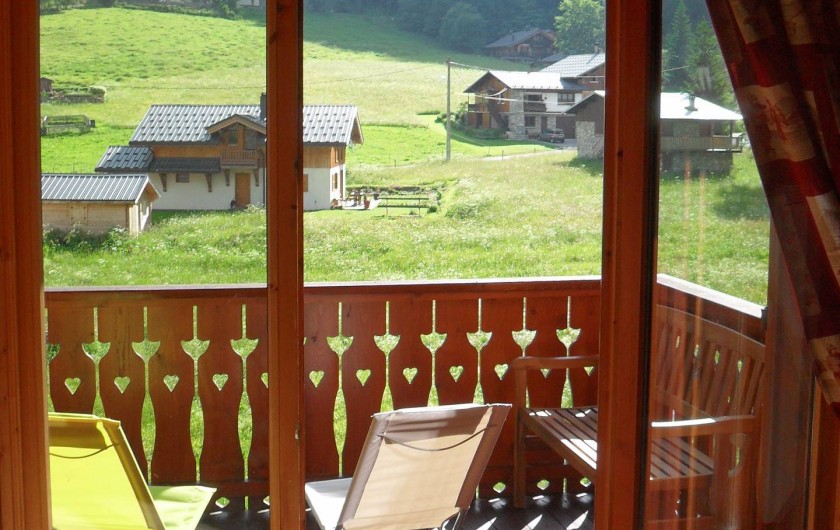 Location de vacances - Appartement à Pralognan-la-Vanoise - La terrasse ensoleillée, face à la montagne sans vis-à-vis avec ses transats