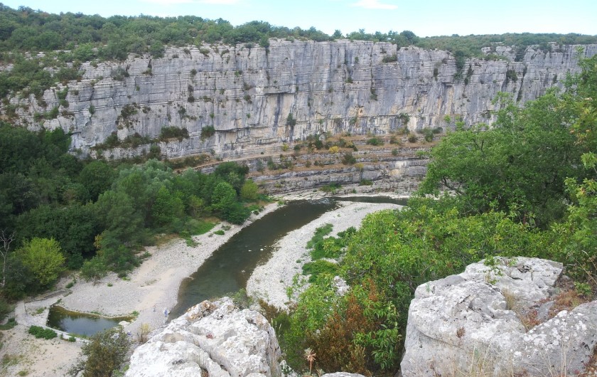 randonnée au dessus de la rivière Ardèche