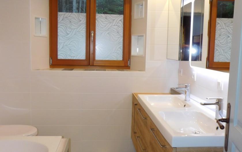 Location de vacances - Gîte à Arrentès-de-Corcieux - Salle de bain - étage