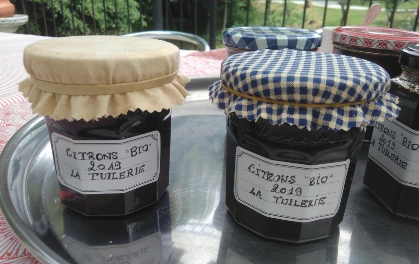 Location de vacances - Chambre d'hôtes à Saint-Martin-le-Vieil - Confiture "maison"...miam!