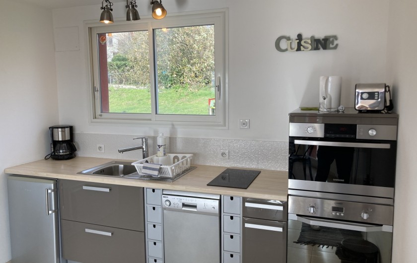 Location de vacances - Appartement à Saissac - cuisine entièrement équipée et moderne