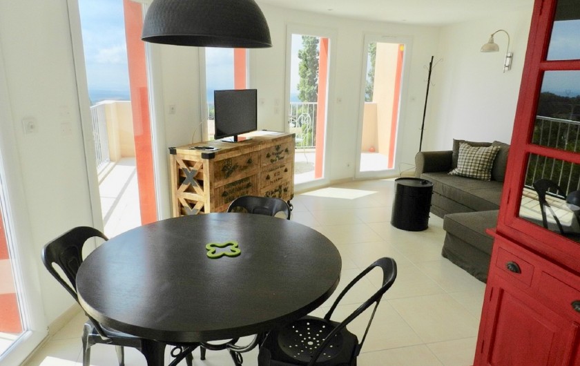 Location de vacances - Appartement à Saissac - Loft lumineux et moderne vue sur les Pyrénées