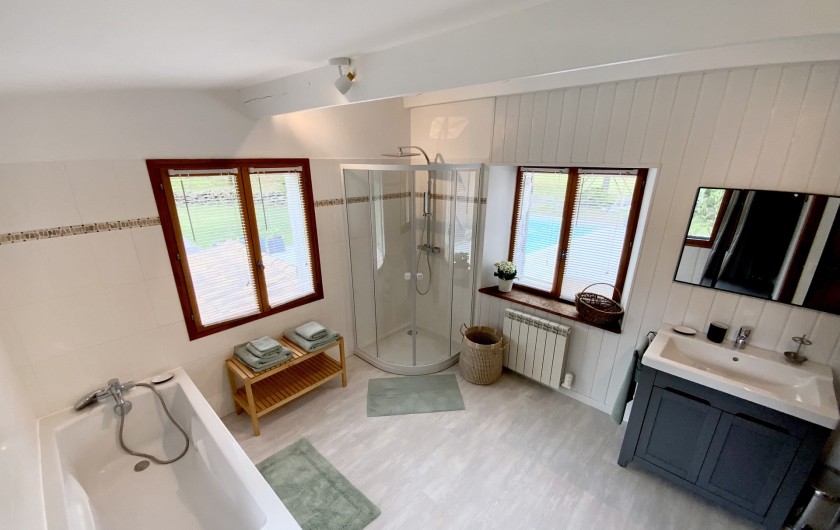 Location de vacances - Villa à Labeaume - salle de bain suite parentale de 13 m2