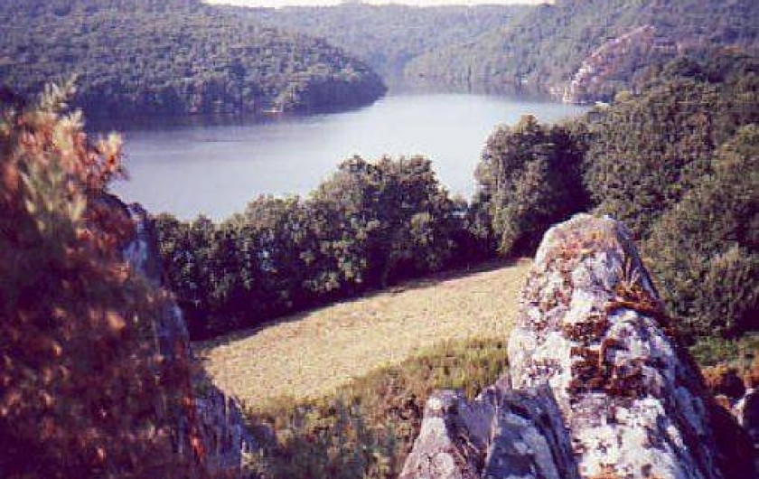 le lac au lieu dit  "le roc trègnanton" à 15 minutes environ à pieds