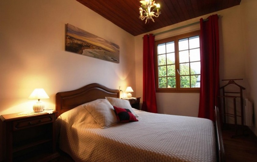 Location de vacances - Gîte à Saint-Étienne-de-Baïgorry - chambre étage lit en 140