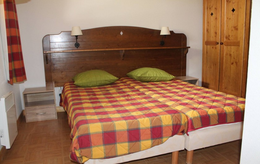 Location de vacances - Appartement à Saint-Sorlin-d'Arves - chambre 2 étage 2 lits 80/190