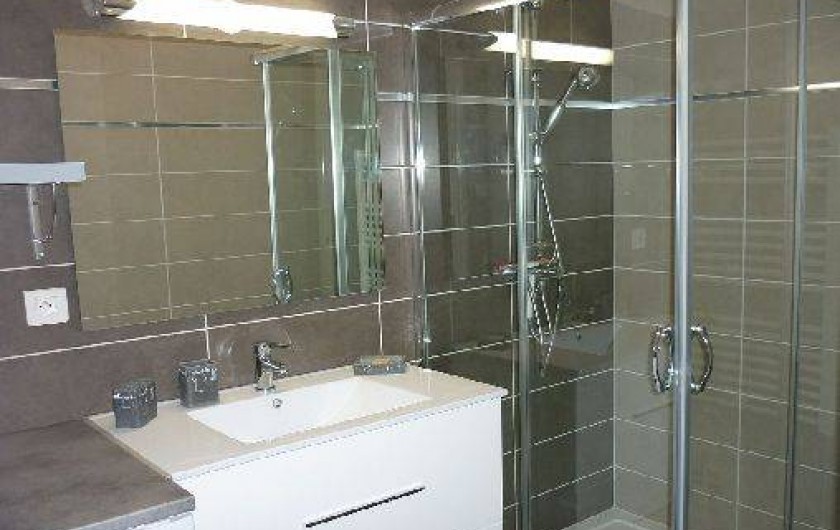 Location de vacances - Appartement à Propriano - salle de bain avec douche à l'italienne