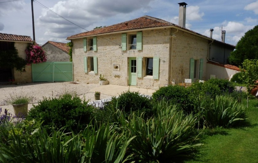 Location de vacances - Villa à Cellefrouin - FAÇADE SUD