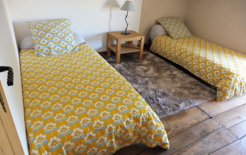 Location de vacances - Villa à Cellefrouin - ETAGE CHAMBRE 2 LITS 90X200