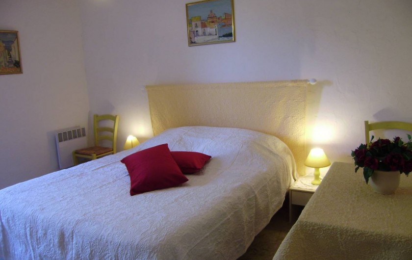 Location de vacances - Gîte à Alata - chambre jaune: 1 lit de 160