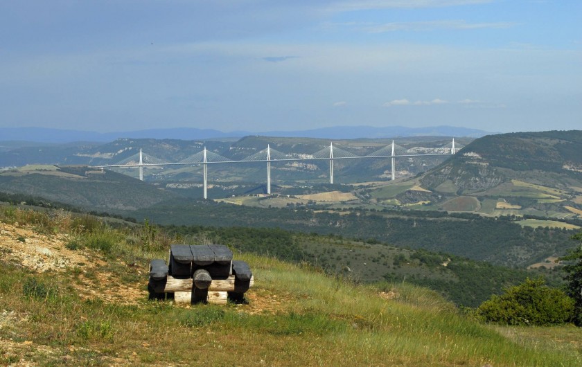 Location de vacances - Chambre d'hôtes à Saint-Laurent-de-Lévézou - Beau point de vue en balade sur nos routes de campagne