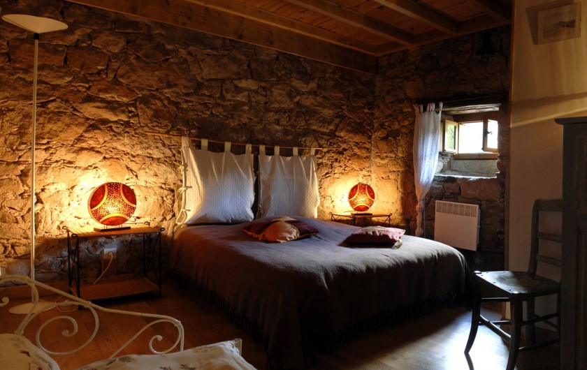 Location de vacances - Chambre d'hôtes à Saint-Laurent-de-Lévézou - Chambre du gîte