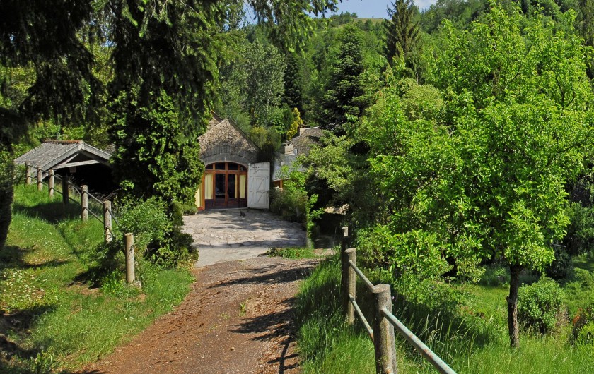 Location de vacances - Chambre d'hôtes à Saint-Laurent-de-Lévézou - Accès gîte