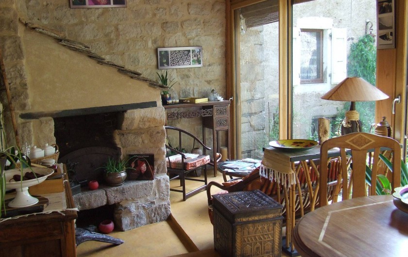 Location de vacances - Chambre d'hôtes à Saint-Laurent-de-Lévézou - Coin salon véranda