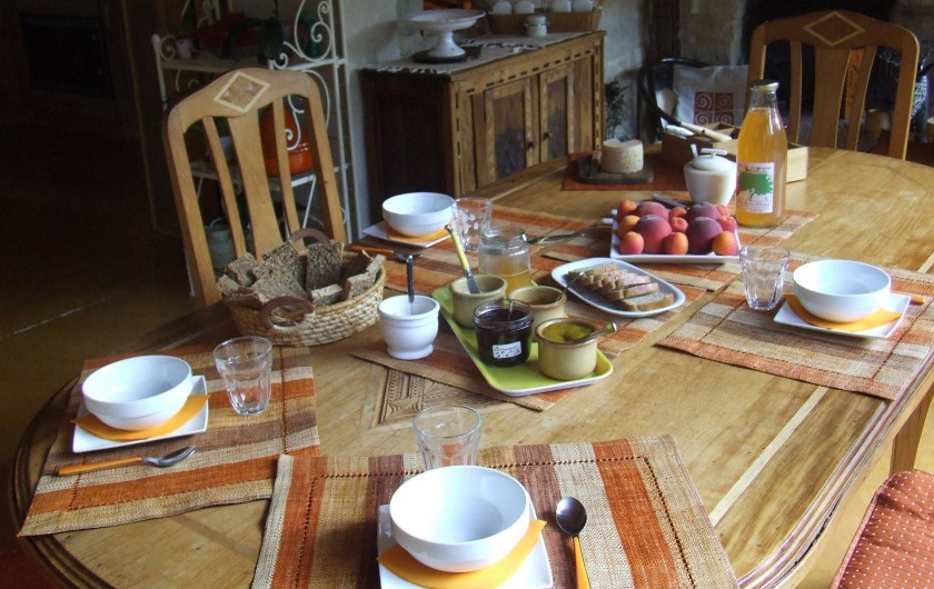 Location de vacances - Chambre d'hôtes à Saint-Laurent-de-Lévézou - Petit déjeuner  "Gourmet"