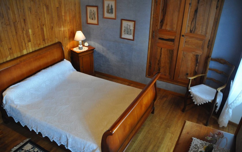 Location de vacances - Gîte à Saint-Flour - chambre bleue