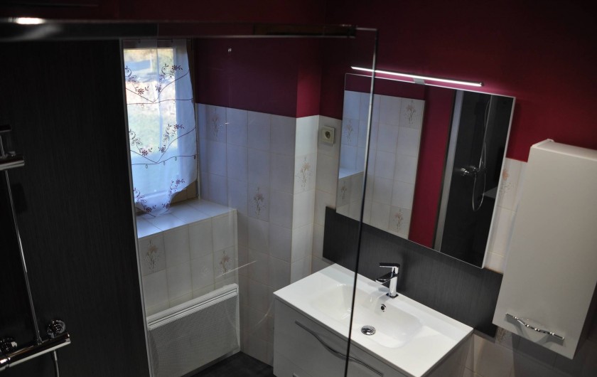 Location de vacances - Gîte à Saint-Flour - salle d'eau