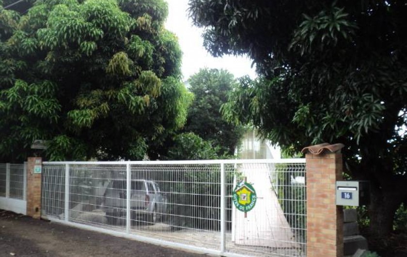Location de vacances - Gîte à Bois De Nèfles - portail d'entrée