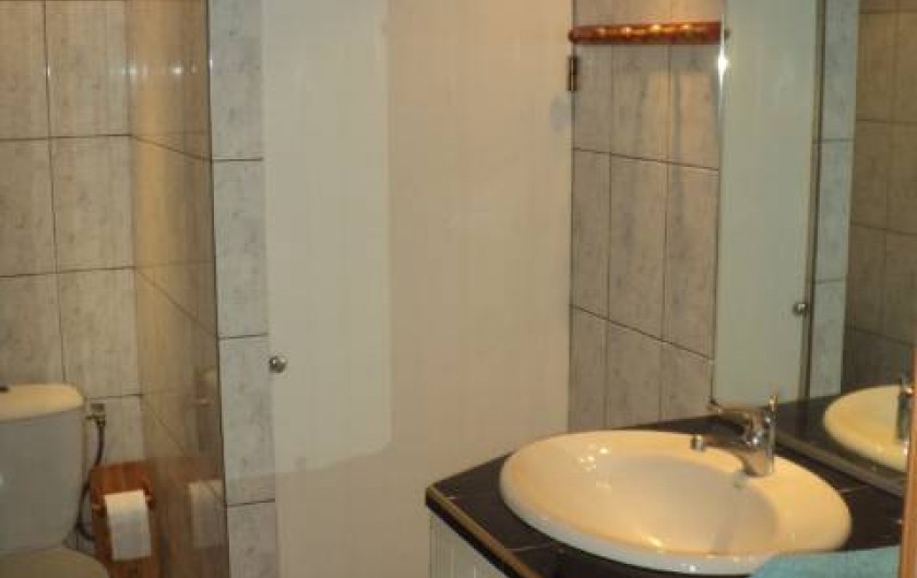 Location de vacances - Gîte à Bois De Nèfles - Salle douche -toilettes, lavabo