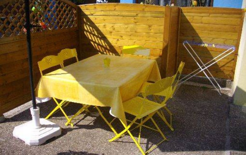 Location de vacances - Gîte à Kaysersberg - Terrasse de plain pied devant le pavillon Muscat